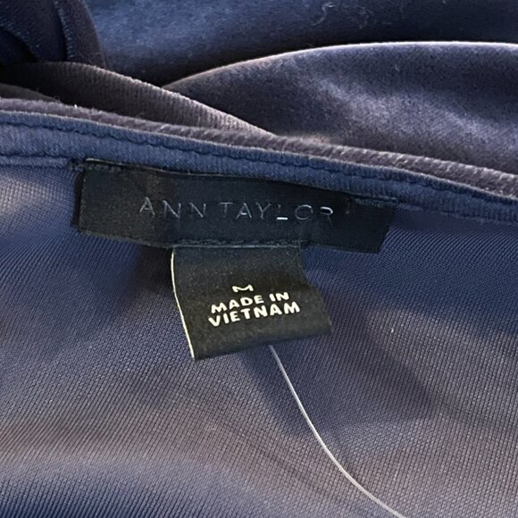 NEW Ann Taylor Bell Sleeve Velvet Knee Length Dress in Dark Gray Sz. M - Picture 3 of 3